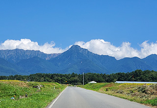 八ヶ岳山麓の自然豊かな山々