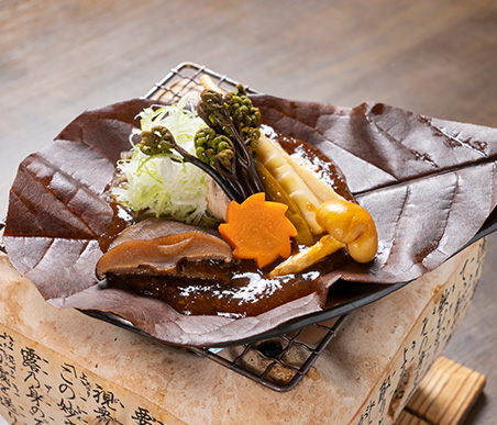 春の薬木　ホオノキ：モクレン科　生薬名：厚朴（こうぼく）朴葉味噌